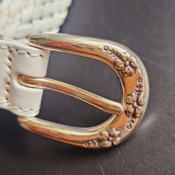 VTG Women's White Leather Braided Woven Belt With Floral Embossed Silver Buckle - Picture 4 of 8
